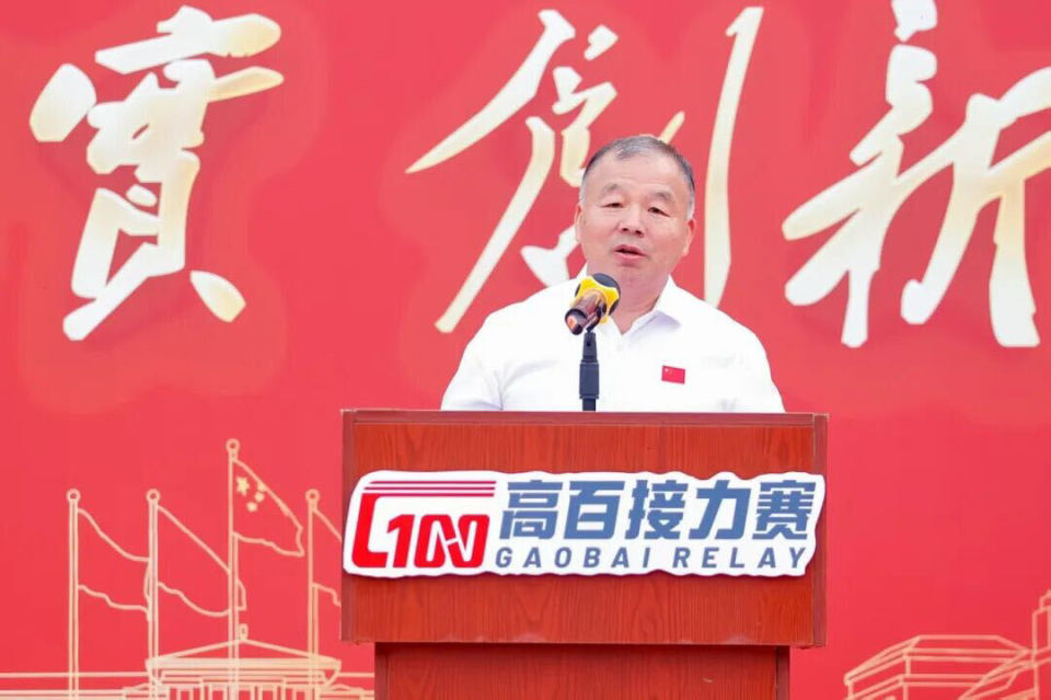 下的竞技实, 与此同时外
